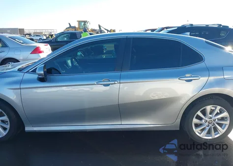 2024 Toyota Camry Le z USA, uszkodzony, nr VIN 4T1C11AK3RU253430